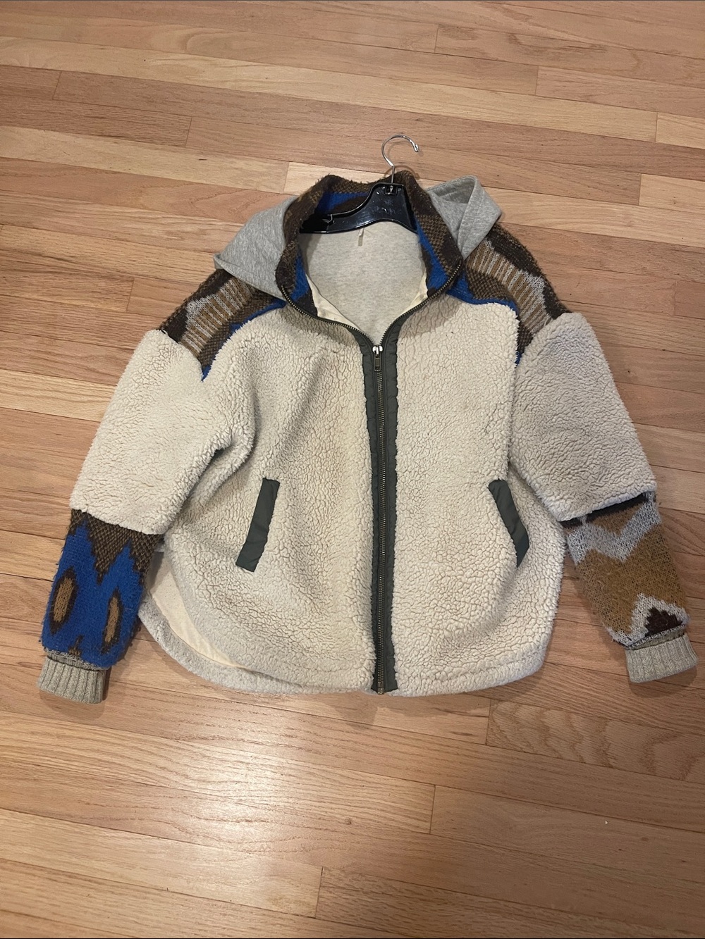Free people women’s Cream Sherpa Zip-Up Jacket with Patterned Sleeves size S - Picture 4 of 9